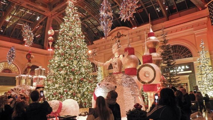 10 things christmas in las vegas